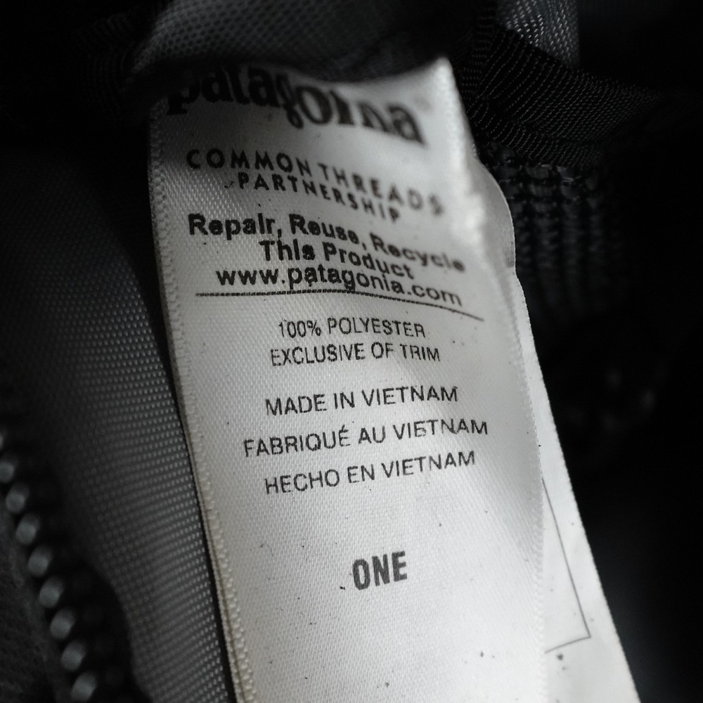 Patagonia Atom 8L Sling Crossbody Bag Black Nylon Adjustable Hiking TacPac 13.5" - Picture 6 of 12